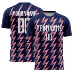Benutzerdefiniertes Marineblaues, Weiß-Mittelrosa Sublimations-Fußballtrikot in Zickzack-Form Benutzerdefiniertes Marineblaues, Weiß-Mittelrosa Sublimations-Fußballtrikot in Zickzack-Form