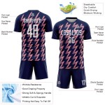 Benutzerdefiniertes Marineblaues, Weiß-Mittelrosa Sublimations-Fußballtrikot in Zickzack-Form Benutzerdefiniertes Marineblaues, Weiß-Mittelrosa Sublimations-Fußballtrikot in Zickzack-Form